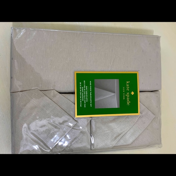 Ivory Kate Spade Tablecloth and 8 napkins - Picture 1 of 4